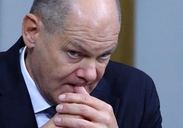 Alemania entra en parálisis tras la pérdida de confianza en Scholz