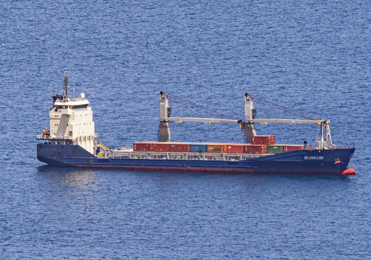 Carquero Borkum, a la entrada del puerto de Cartagena, la pasada primavera