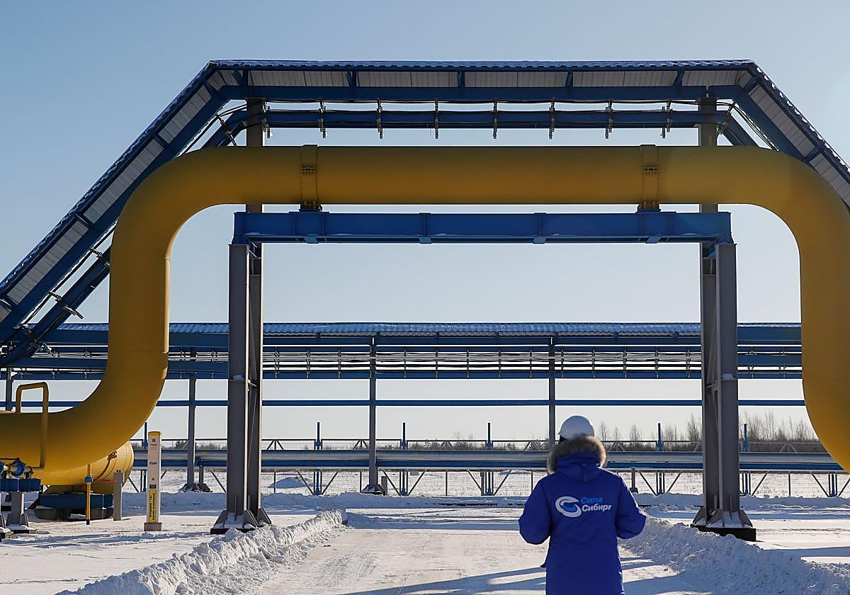 Un empleado de Gazprom en Siberia, en foto de archivo