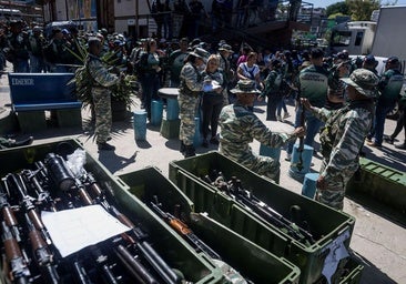 El régimen chavista entregó fusiles rusos a grupos de milicianos para la asunción presidencial