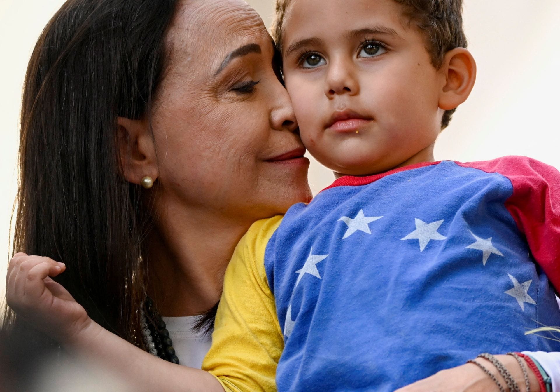 En imágenes | Miles de personas se unen en Venezuela a las protestas contra Maduro