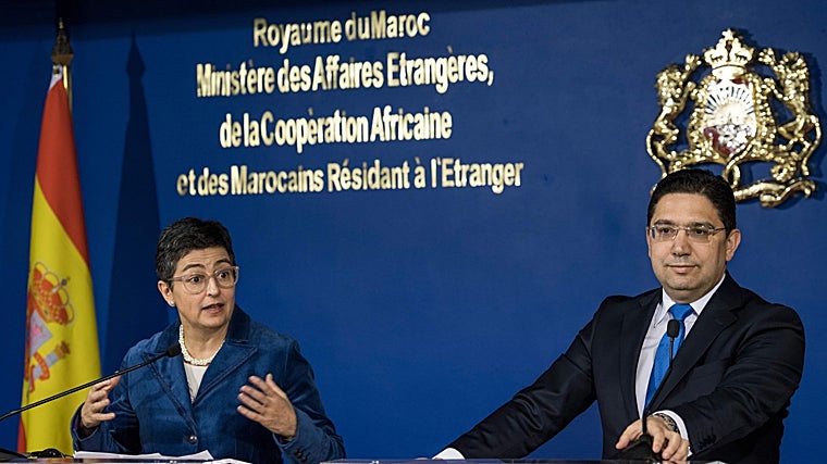 Bourita desempeño un papel fundamental y muy duro con España en la crisis de 2021. En la foto, durante una rueda de prensa con la entonces ministra de Exteriores española, González Laya