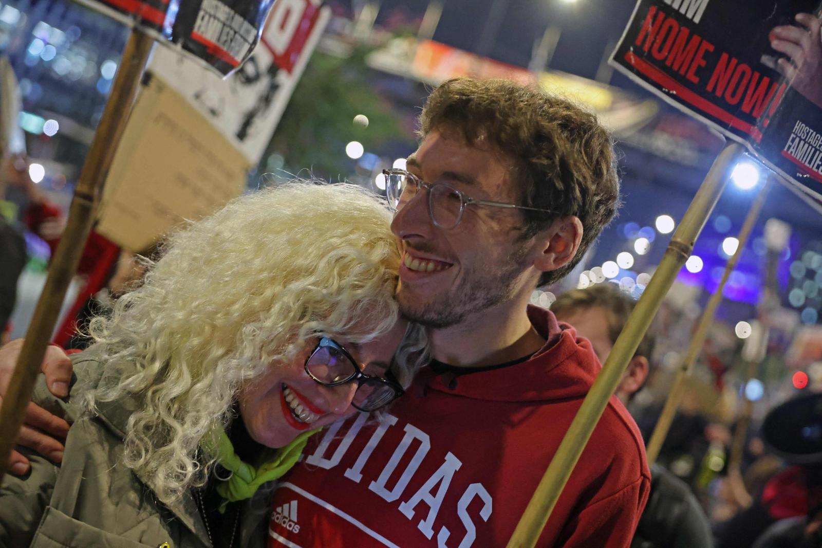 Celebraciones en Gaza e Israel tras el acuerdo de un alto al fuego, en imágenes