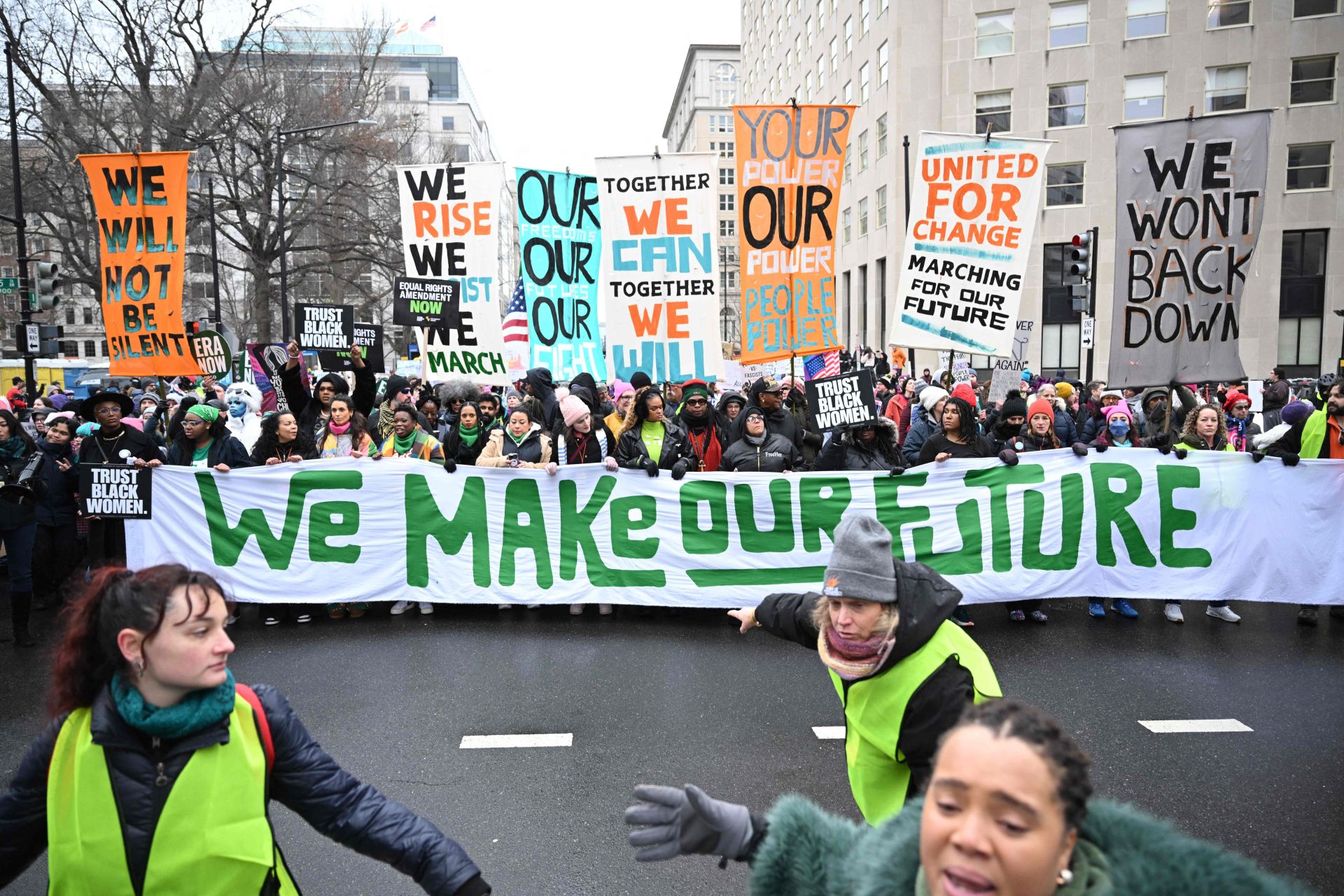 Miles de personas se manifiestan contra Trump en Washington