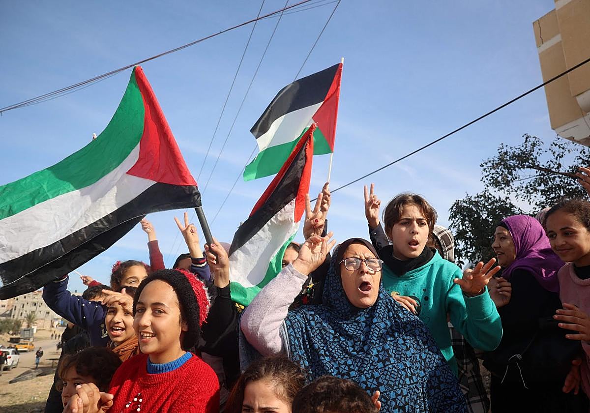 Los palestinos celebran el alto el fuego en Gaza entre Israel y Hamás