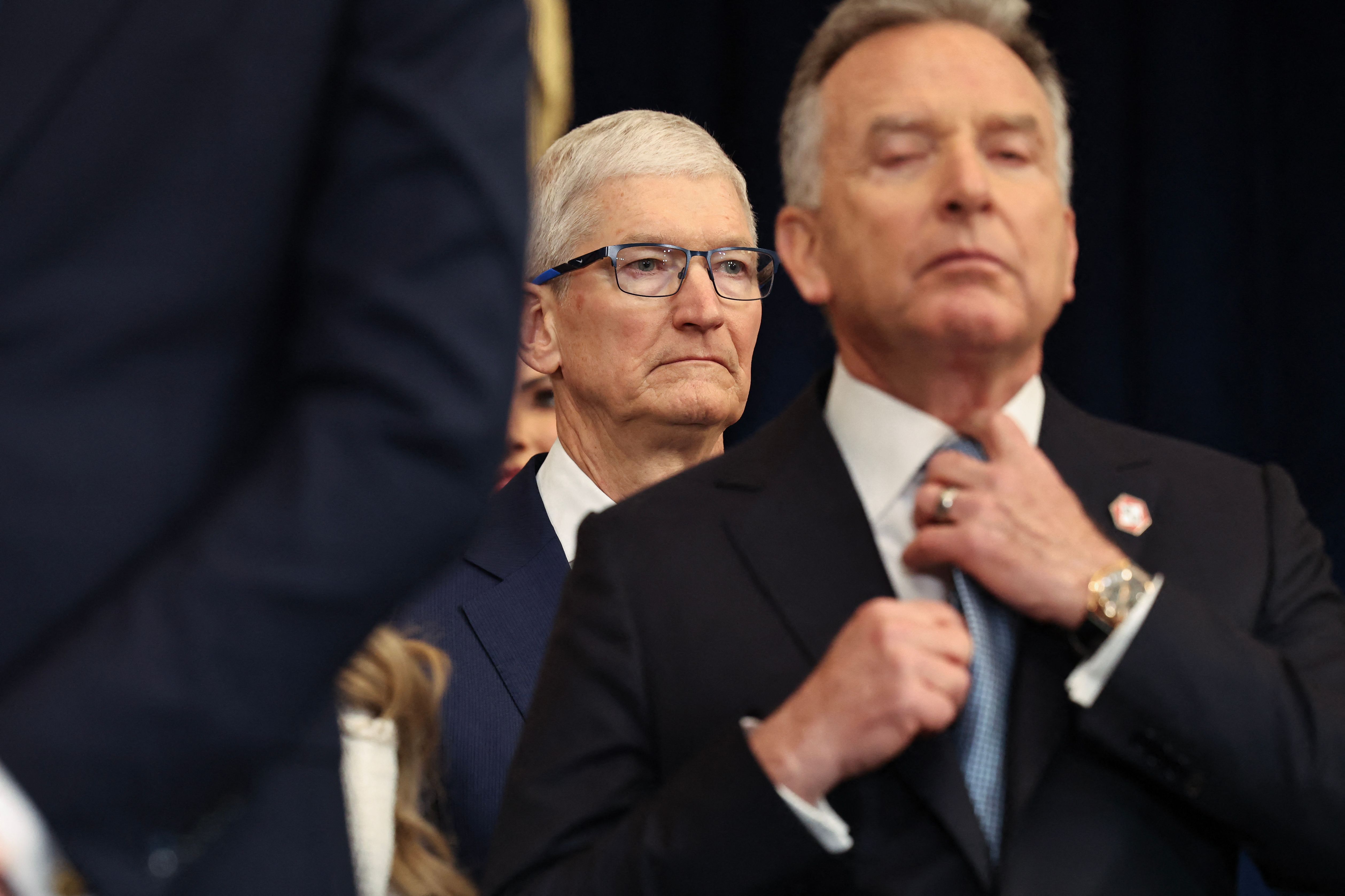 El CEO de Apple, Tim Cook, asiste a la ceremonia de inauguración de Donald Trump como presidente de EE.UU.