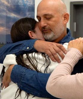 Imagen secundaria 2 - Liri Albag, Danielle Gilboa y Naama Levy, tres de las cuatro rehenes liberadas por Hamás, con sus familias