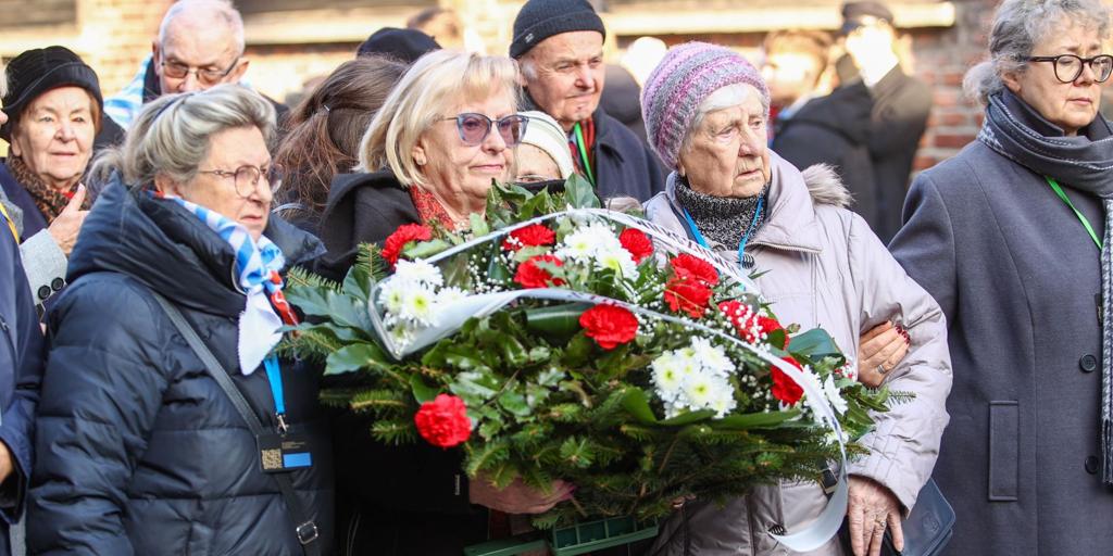 El presidente polaco desde Auschwitz: «Nosotros, los polacos, somos los guardianes de la memoria»