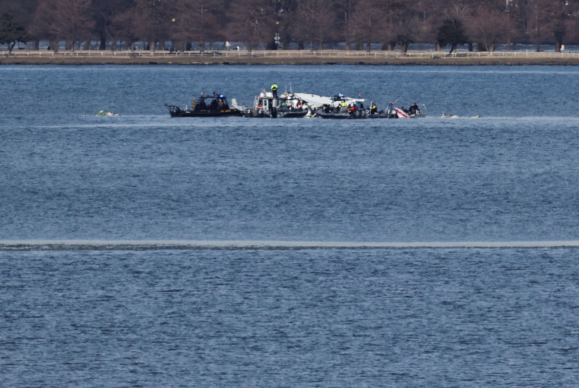 Restos del avión sobre el río Potomac.