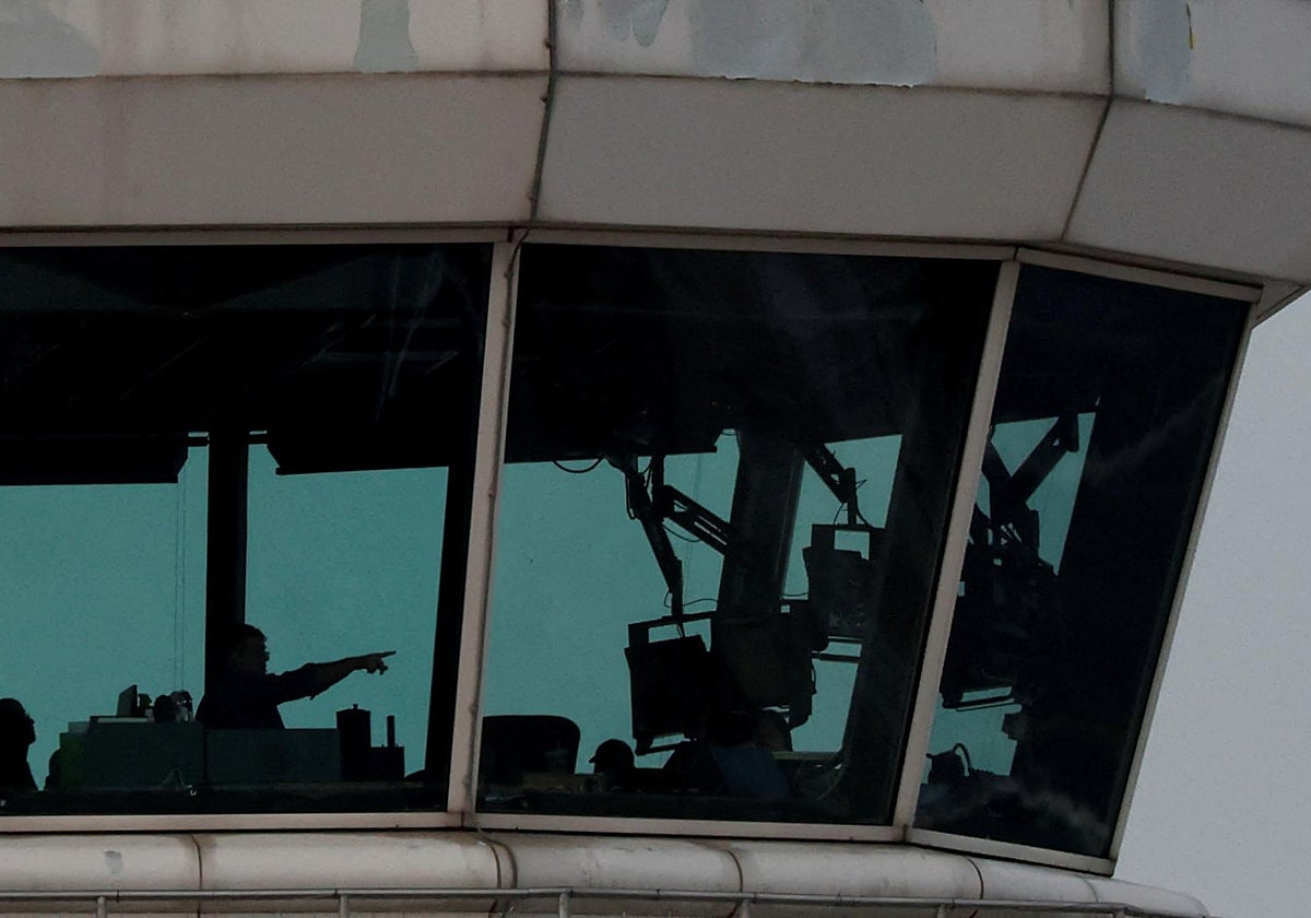 Torre de control del aeropuerto Ronald Reagan de Washington, adonde se dirigía el avión siniestrado