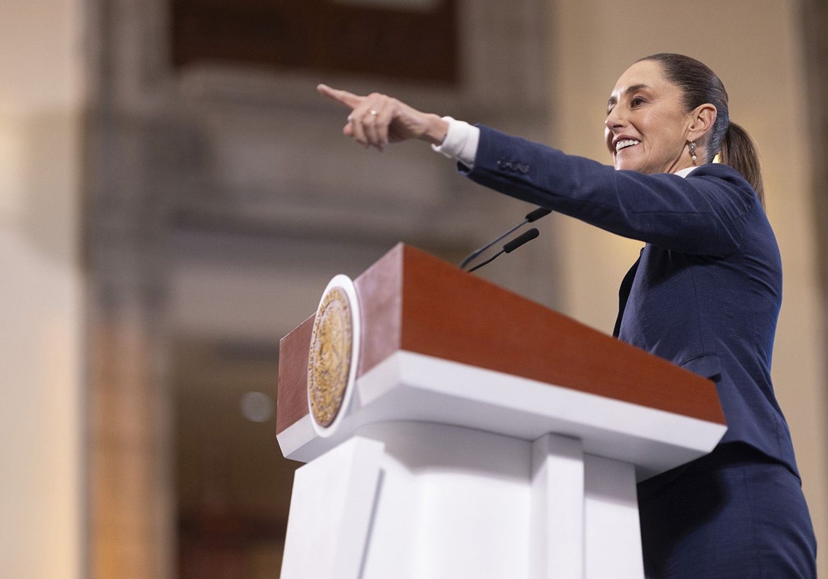 La presidenta mexicana Claudia Sheinbaum dijo que cuando su país negocia con otras naciones lo hace «siempre con la frente en alto»