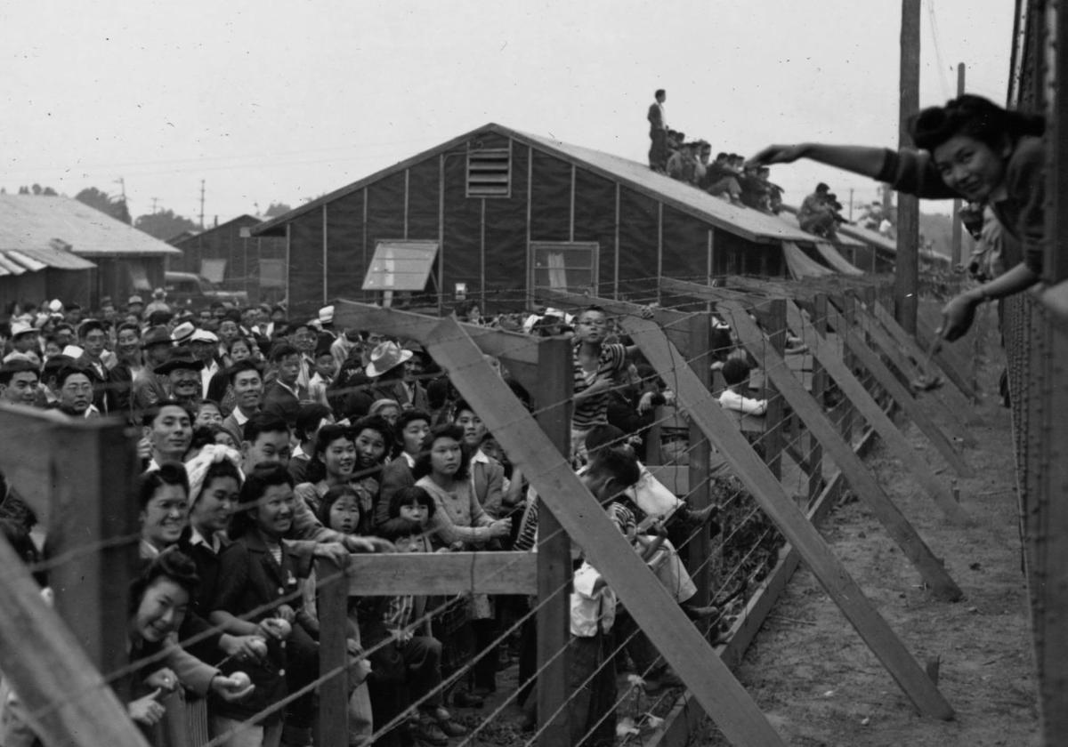 Ciudadanos japoneses en los internamientos tras el bombardeo de la base naval de Pearl Harbor