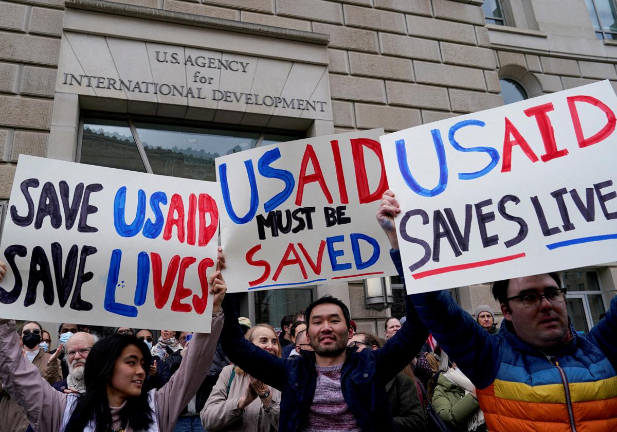 Protestas frente a la sede de Usaid