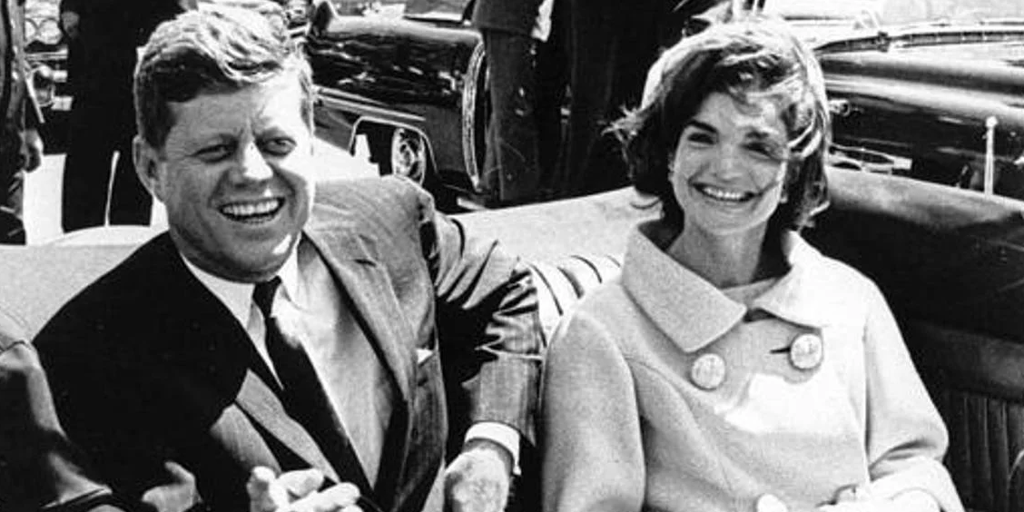 El FBI encuentra más de 2.000 nuevos archivos sobre el asesinato de JFK  tras la desclasificación ordenada por Trump