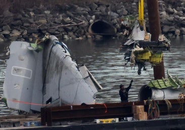 Los pilotos del helicóptero militar del accidente en Washington no escucharon a la torre de control