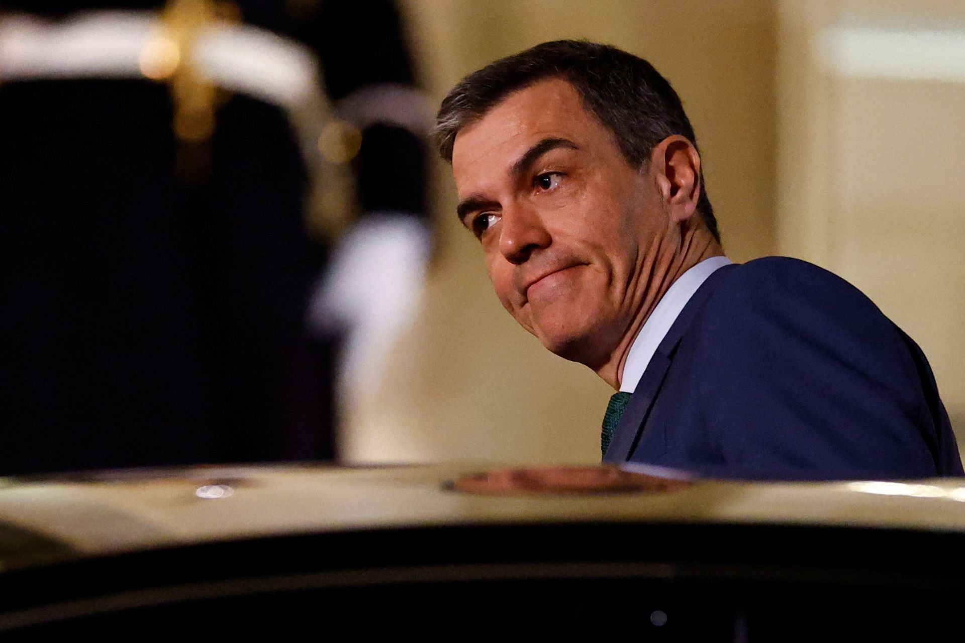 Pedro Sánchez sale de la reunión en el Elíseo