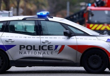 La Policía francesa abate a un hombre armado con dos cuchillos a las afueras de París