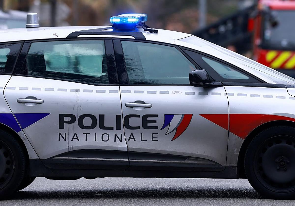 Un coche de la policía francesa