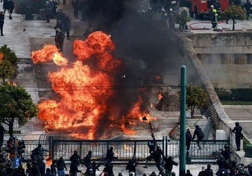 Las protestas y la huelga paralizan Grecia en el segundo aniversario del peor accidente ferroviario de su historia