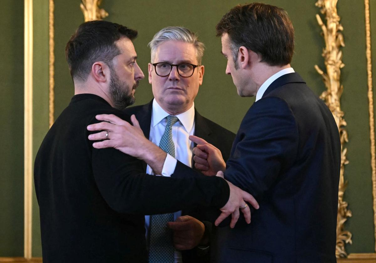 Volodímir Zelenski, Keir Starmer y Emmanuel Macron