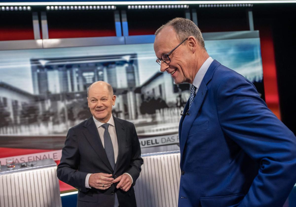 El canciller saliente, el socialdemócrata Olaf Scholz y el ganador de las elecciones, el conservador Friedrich Merz