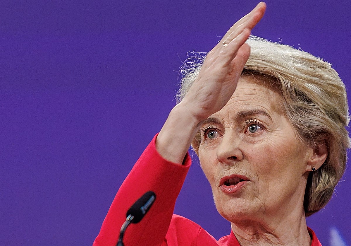 Ursula von der Leyen pronuncia una declaración antes de los primeros cien días de su segundo mandato en Bruselas