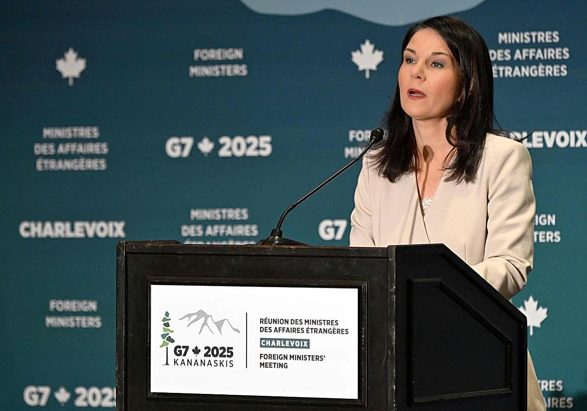 La ministra alemana de Asuntos Exteriores, Annalena Baerbock, habla durante la reunión de ministros de Asuntos Exteriores del G7