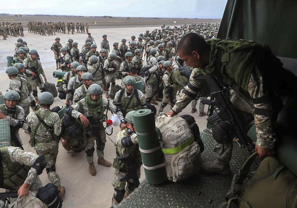 Militares peruanos en una operación en Ica