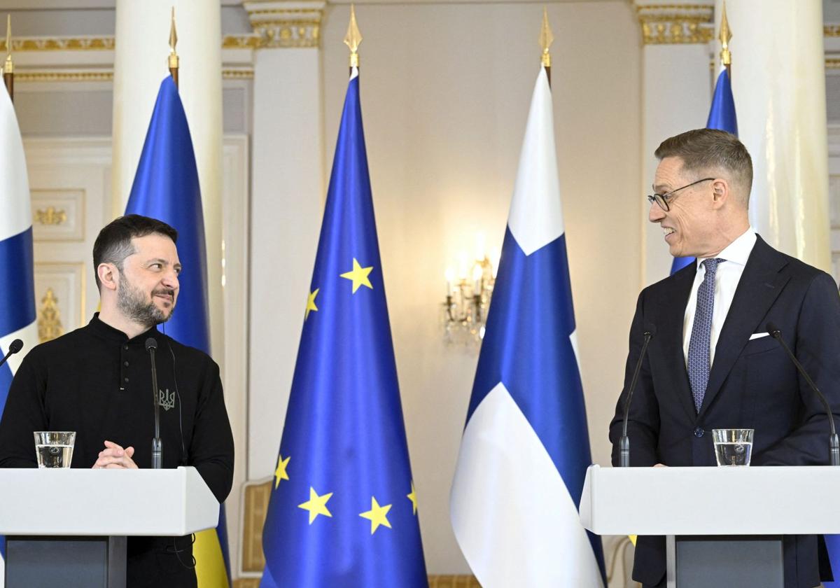 El presidente ucraniano, Volodímir Zlenski, junto a su homólogo finlandés, Alexander Stubb