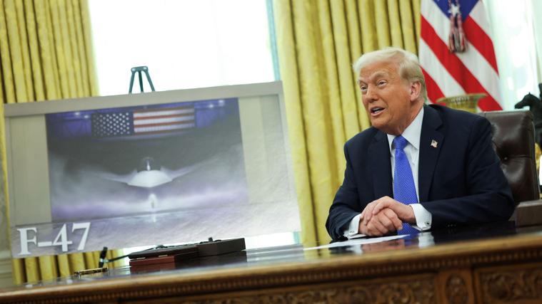 Trump, durante la presentación del caza F-47 desde la Casa Blanca