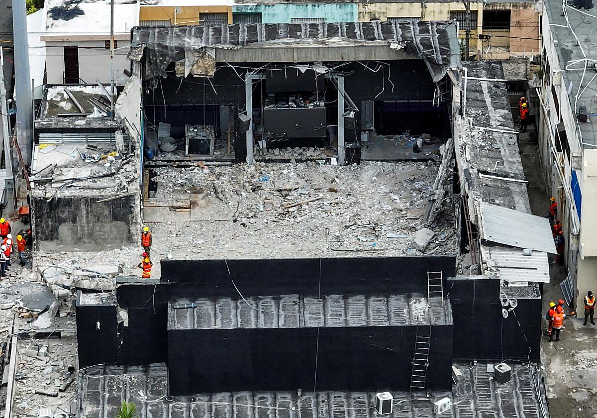 Restos del club donde se produjo el derrumbe, en República Dominicana