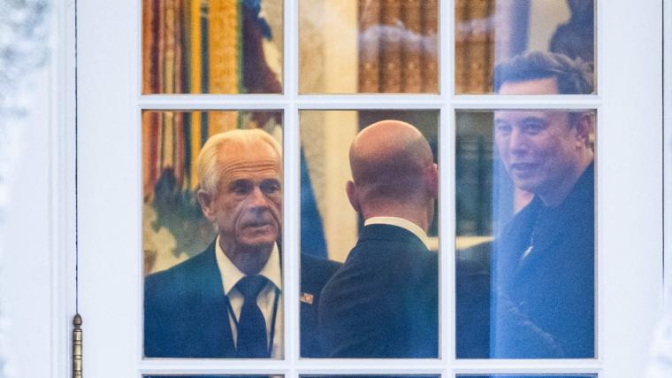 Peter Navarro, Stephen Miller y Elon Musk, reunidos en la Casa Blanca
