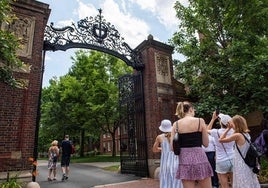 Trump contraataca a Harvard: amenaza con retirarle la exención fiscal