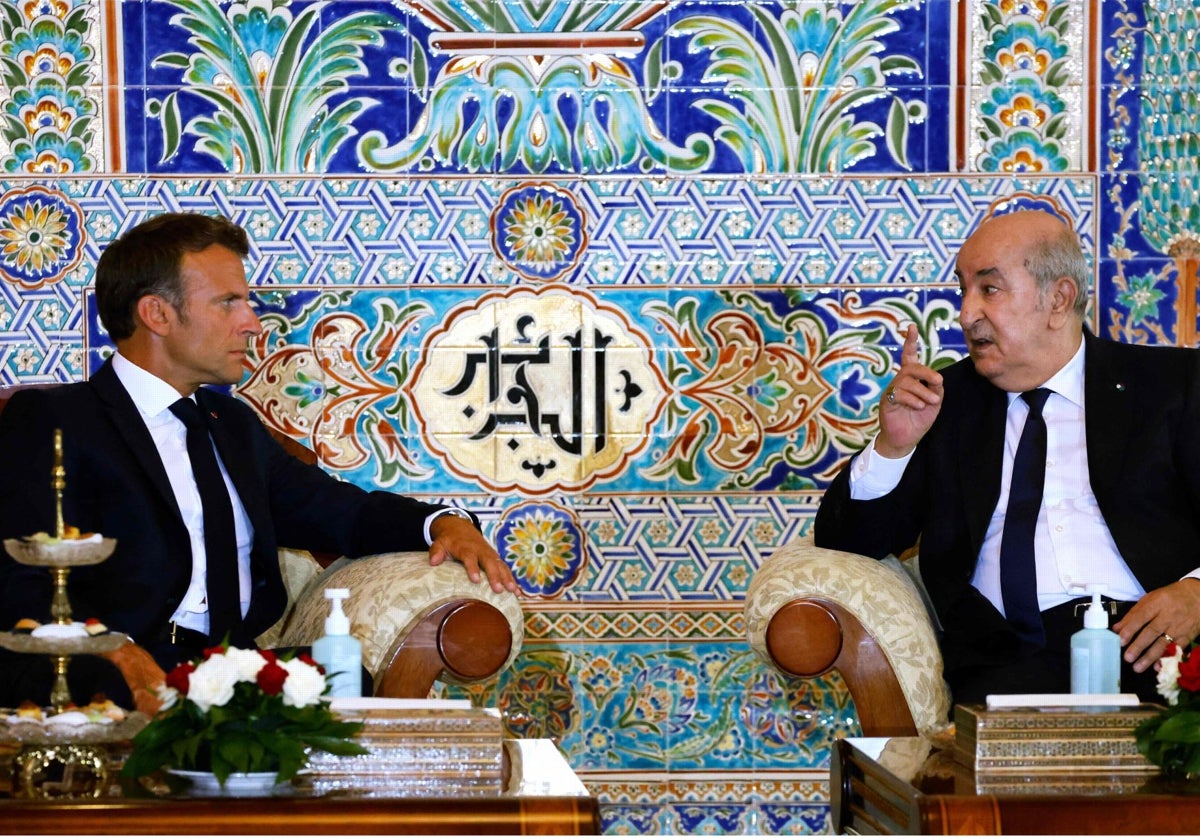 Macron y Tebboune en una reunión bilateral en Argel en 2022