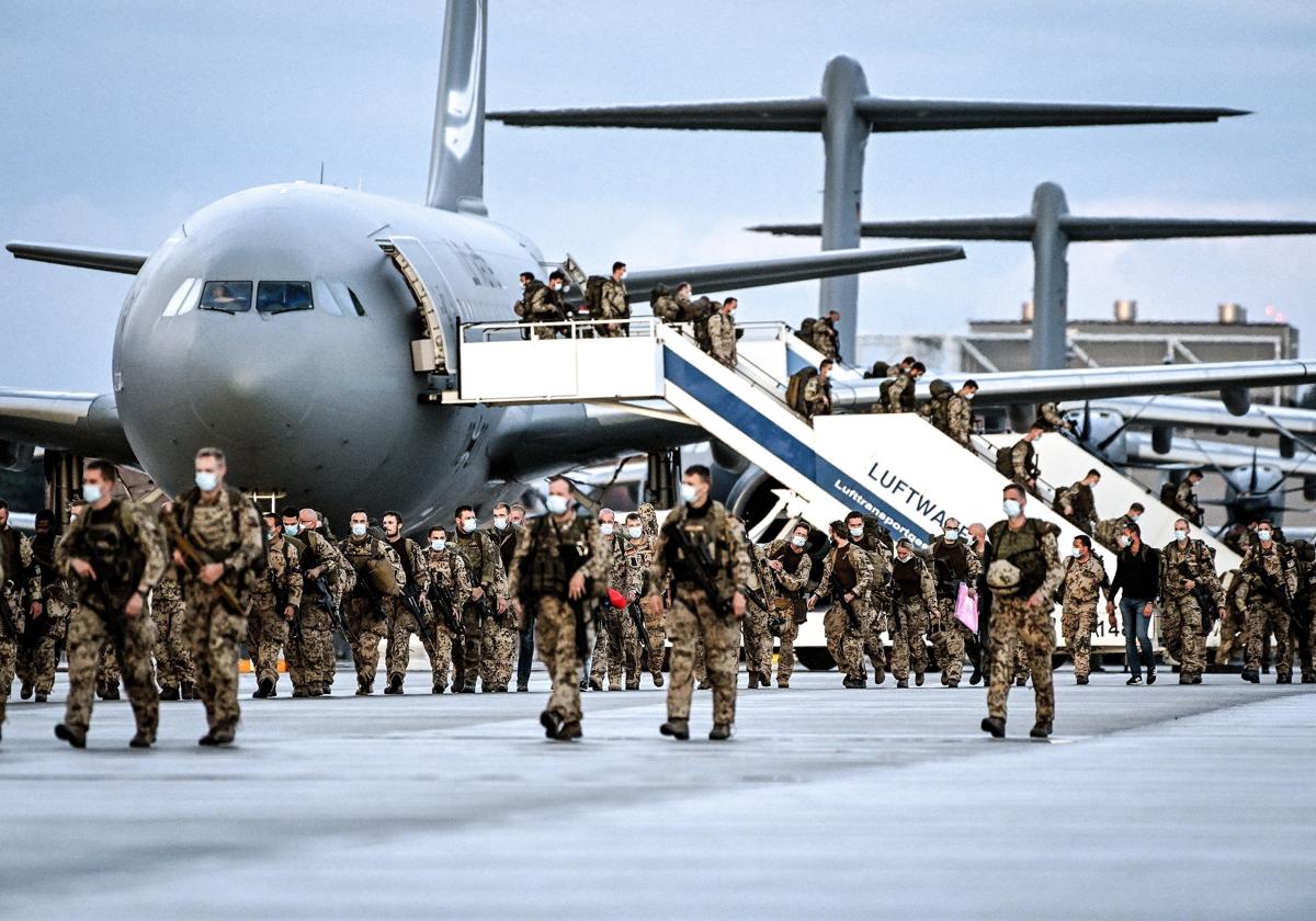 Unos 600 soldados del Ejército alemán a su llegada a la base aérea militar de Wunstorf tras operar en Kabul en una imagen de archivo