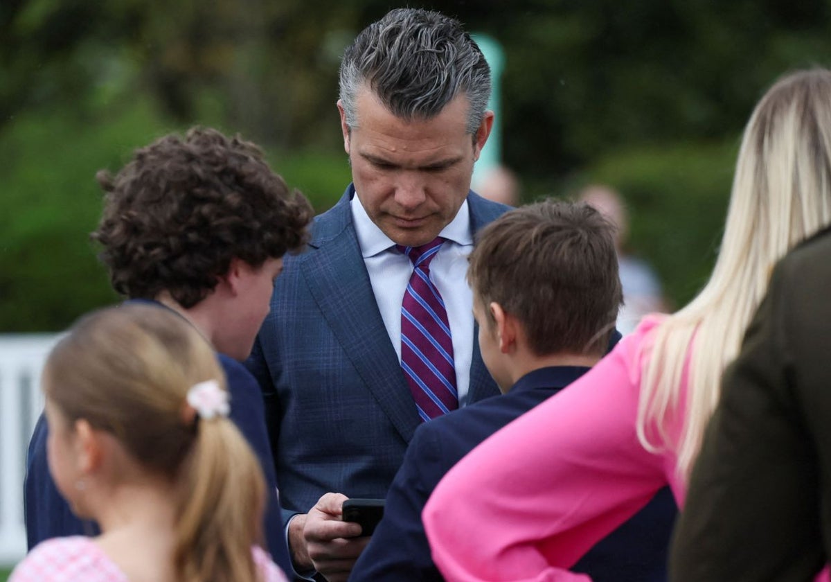 Según la radio pública NPR, la Casa Blanca está buscando un sustituto para Hegseth