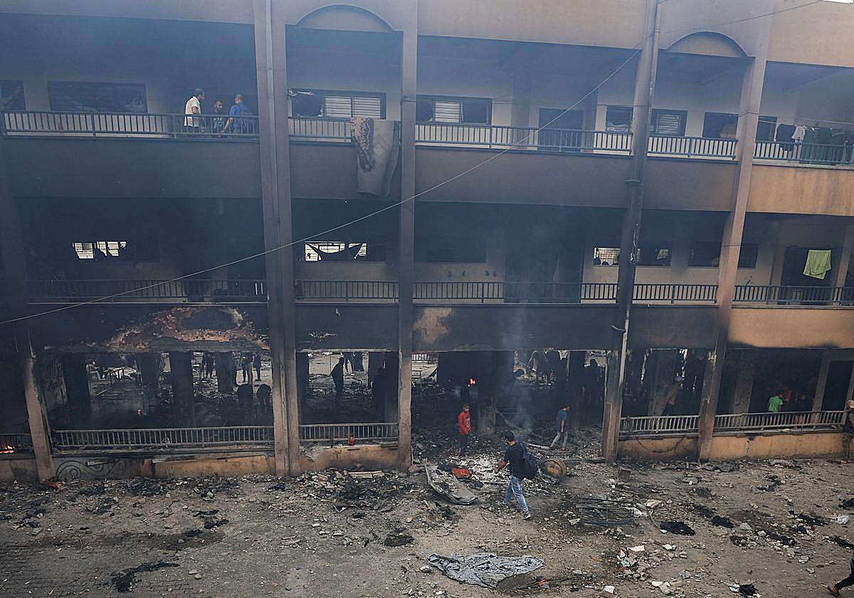 Imágenes del ataque de este miércoles en una escuela de desplazados en Gaza.