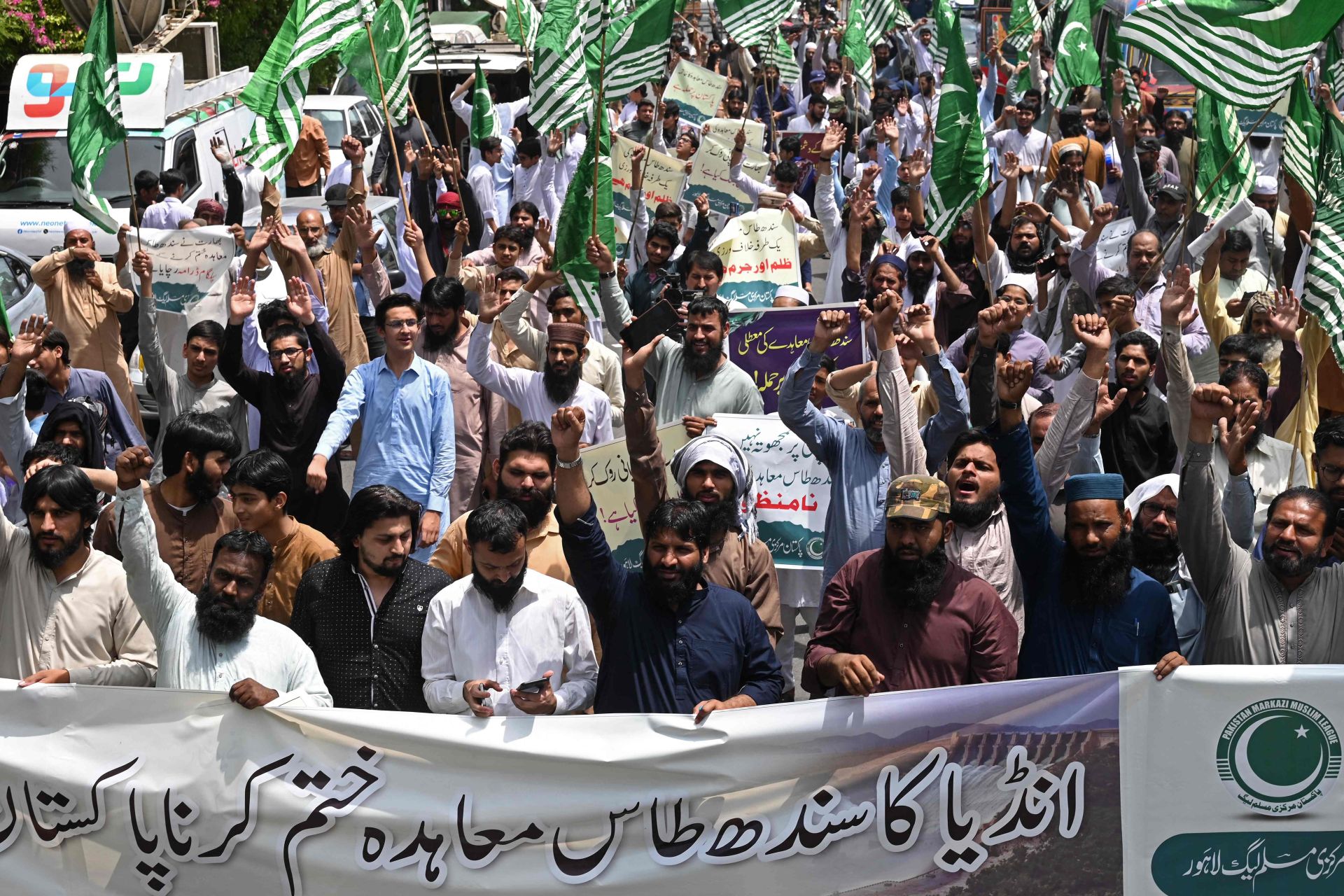El partido Liga Musulmana Markazi de Pakistán (PMML) organiza una protesta contra India en Lahore