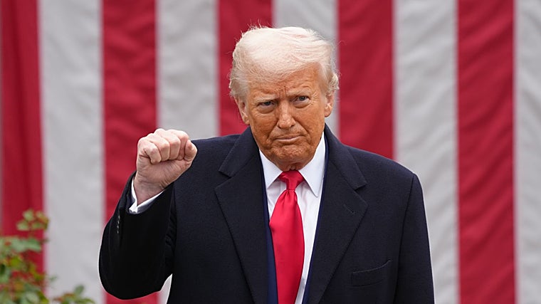 Para los muchos detractores de Trump, este espectáculo es más digno de una corte que de una democracia moderna