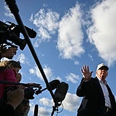 'Vendettas', purgas y motosierra: la guerra de los 100 días de Trump