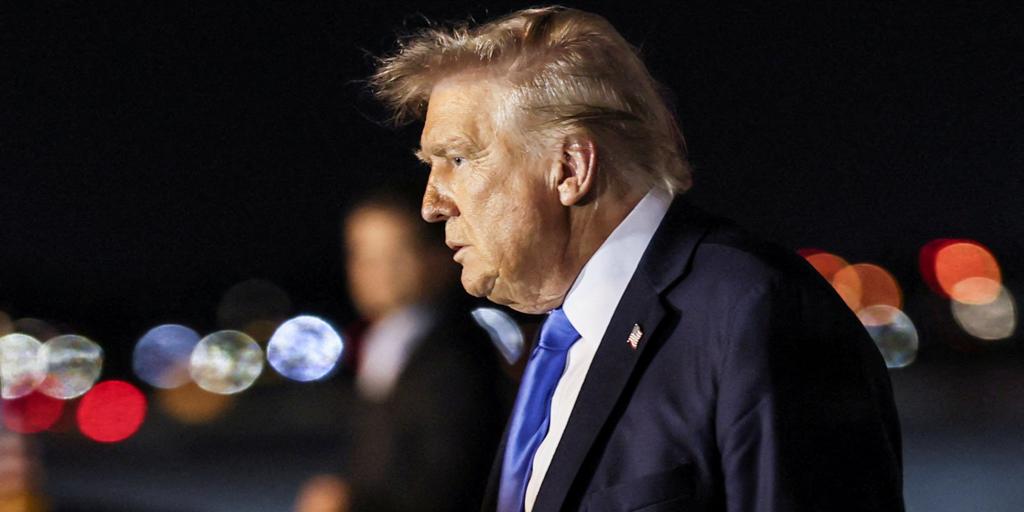 Trump dice no saber si debe respetar la Constitución como presidente