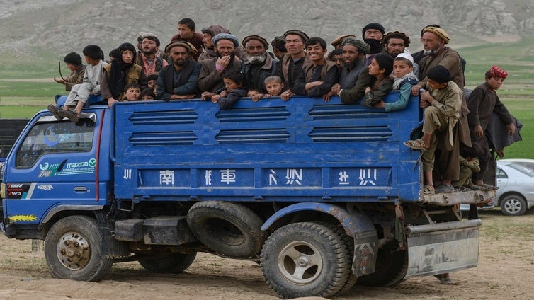 El infierno de los afganos: expulsados de Pakistán y vuelta al peligro talibán