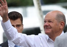 Scholz, de canciller impotente a diputado raso