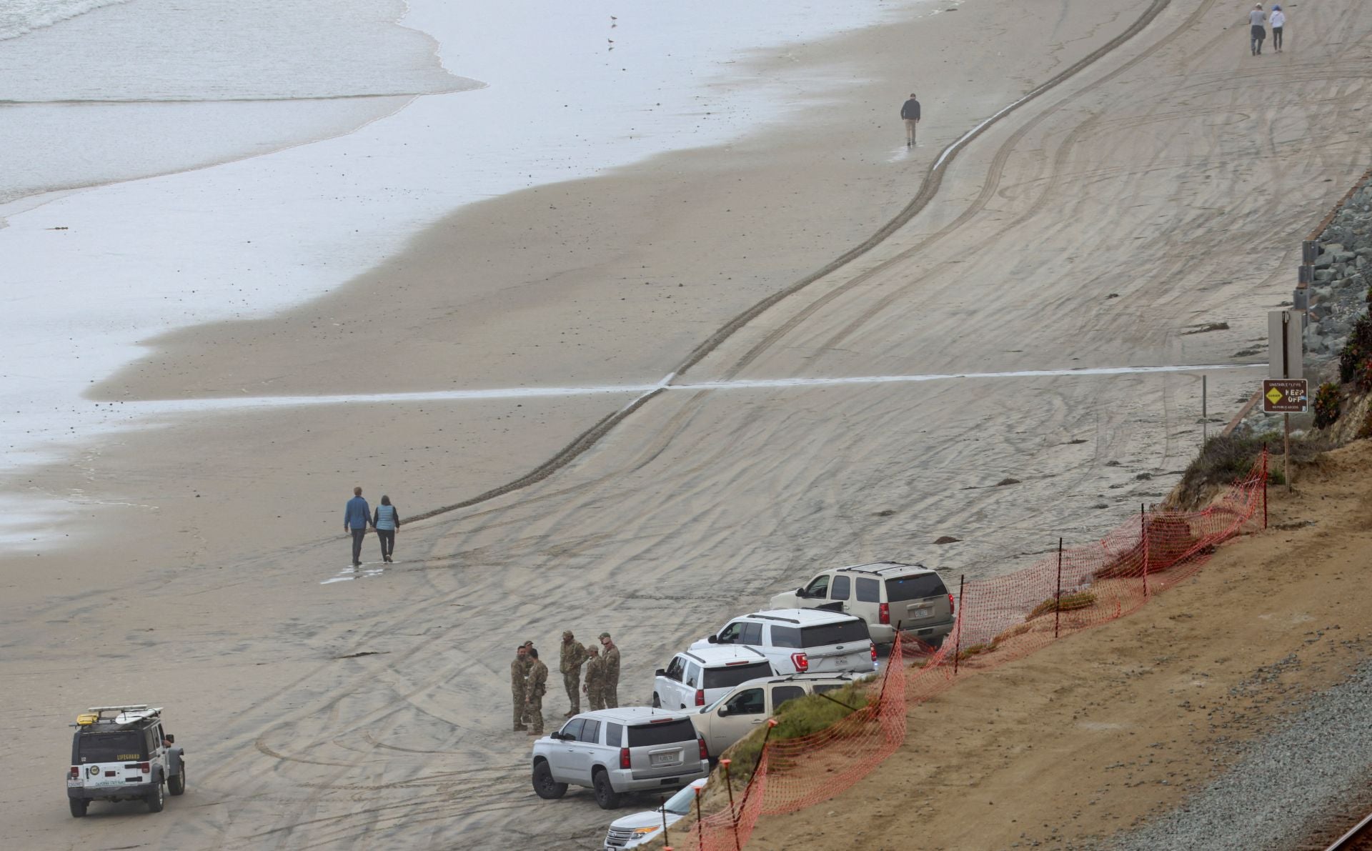 El mortal naufragio de una panga en la playa