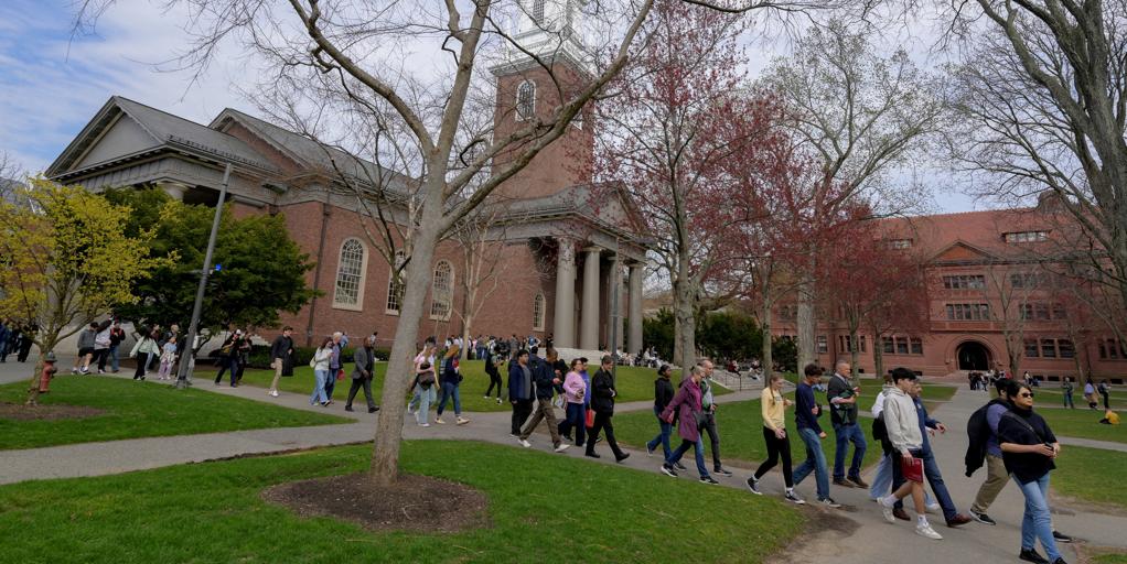 El Departamento de Educación de EE.UU. suspende las ayudas a la investigación a la Universidad de Harvard