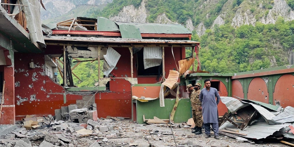 Al menos 38 muertos tras la escalada bélica entre la India y Pakistán por la disputada Cachemira