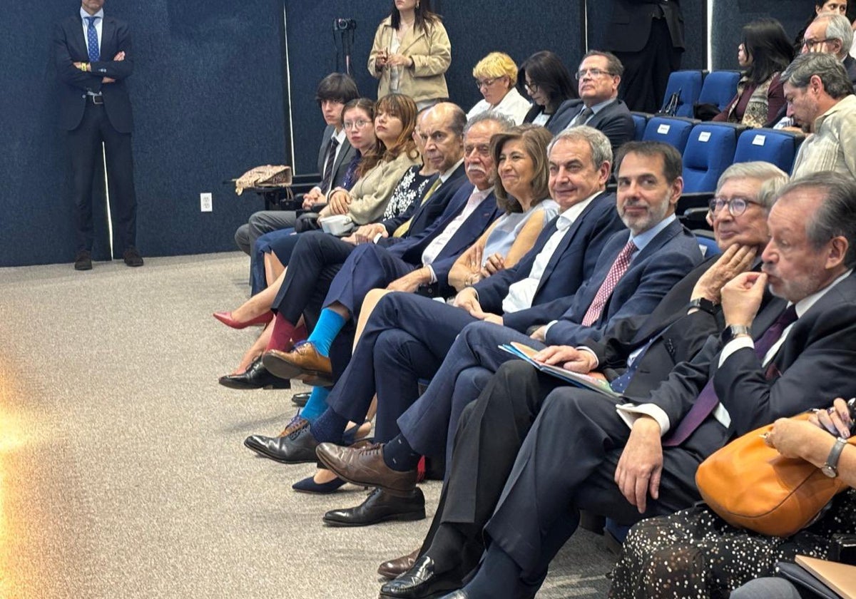 José Luis Rodríguez Zapatero, junto al embajador de España, antes de su intervención en el Seminario Internacional de Primavera: el buen gobierno en el siglo XXI en la UNAM