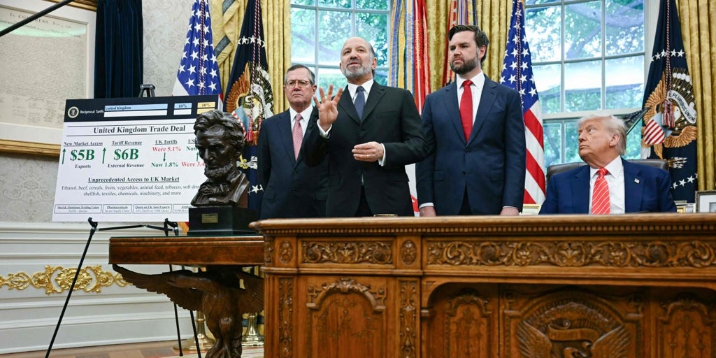 Trump firma acuerdo comercial histórico con Reino Unido en medio de tensiones globales