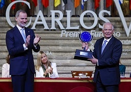 Borrell, al recibir el Premio Carlos V: «Sin una paz que preserve la independencia y la libertad de Ucrania, no estaremos seguros en Europa»