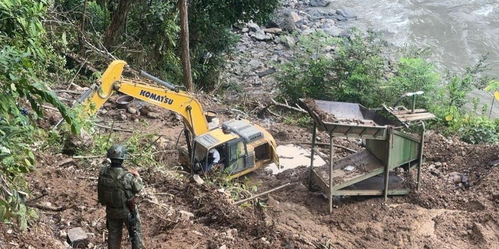 Una disidencia colombiana de la FARC mata a once militares en Ecuador
